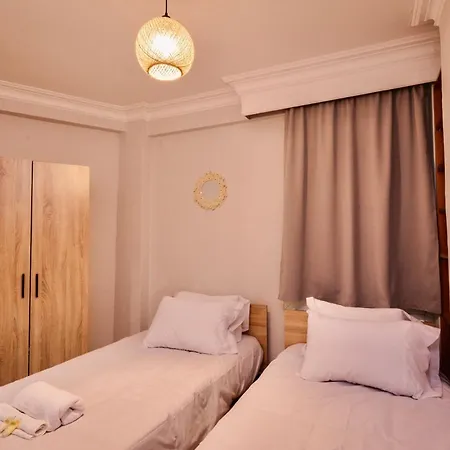 Stylish W Jacuzzi, 5 Min To White Tower Apartment *
