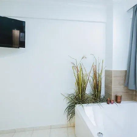 Apartment Stylish W Jacuzzi, 5 Min To White Tower Thessaloniki