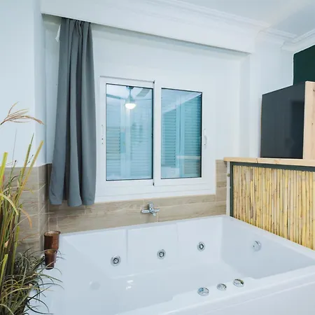 Lejlighed Emerald Oasis By Nexus, Next To White Tower And Tif With Jacuzzi, 2 Bedrooms *